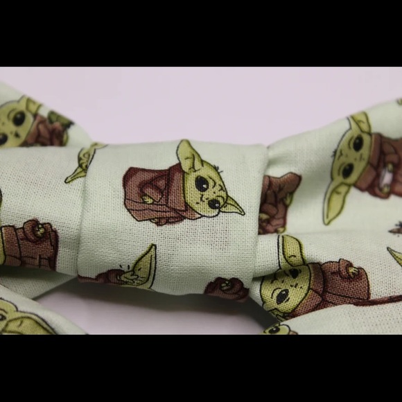 Baby Yoda Bow - Picture 3 of 4
